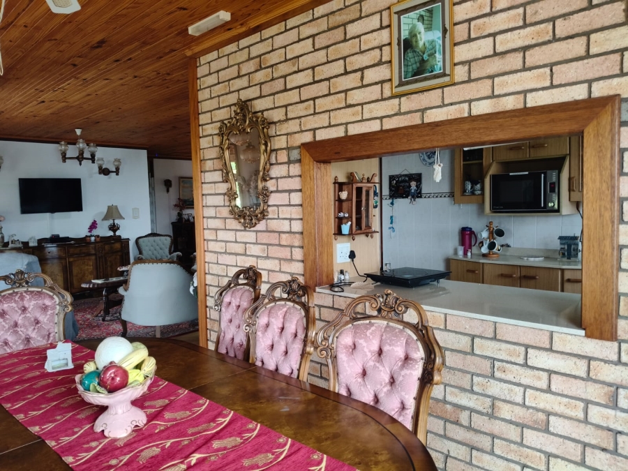 6 Bedroom Property for Sale in Paradise Beach Eastern Cape